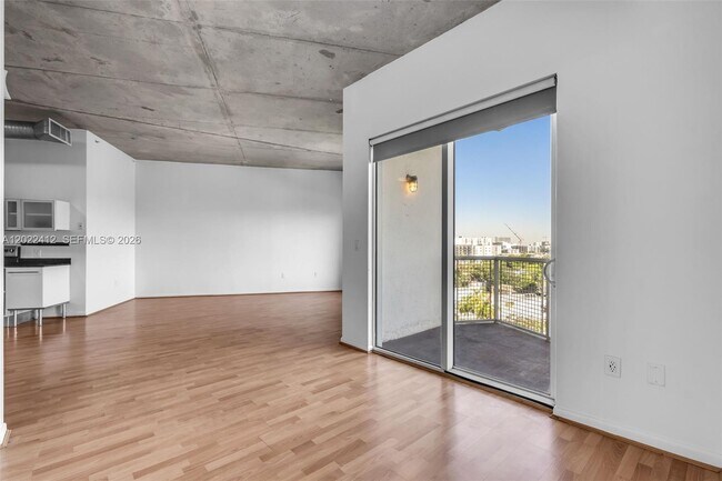 Foto del edificio - 10 SW South River Dr