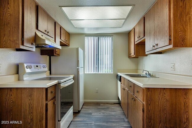 Photo - 5312 E Taylor St Apartment