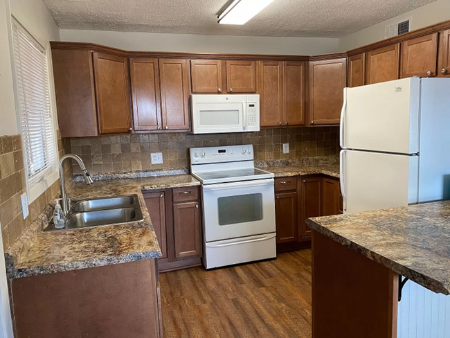 Building Photo - 4431 Oaklawn Dr