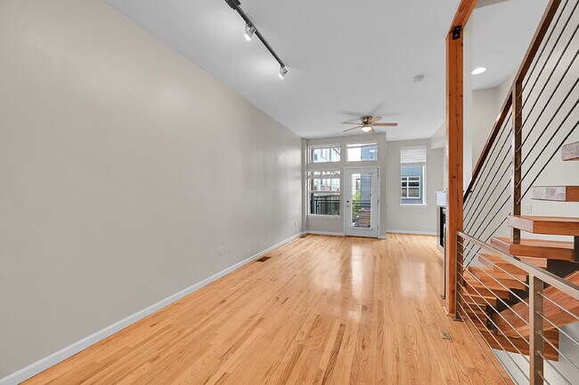 Foto del edificio - $3,225.00 - 2 Beds, 1.5 Bath, Townhouse in...