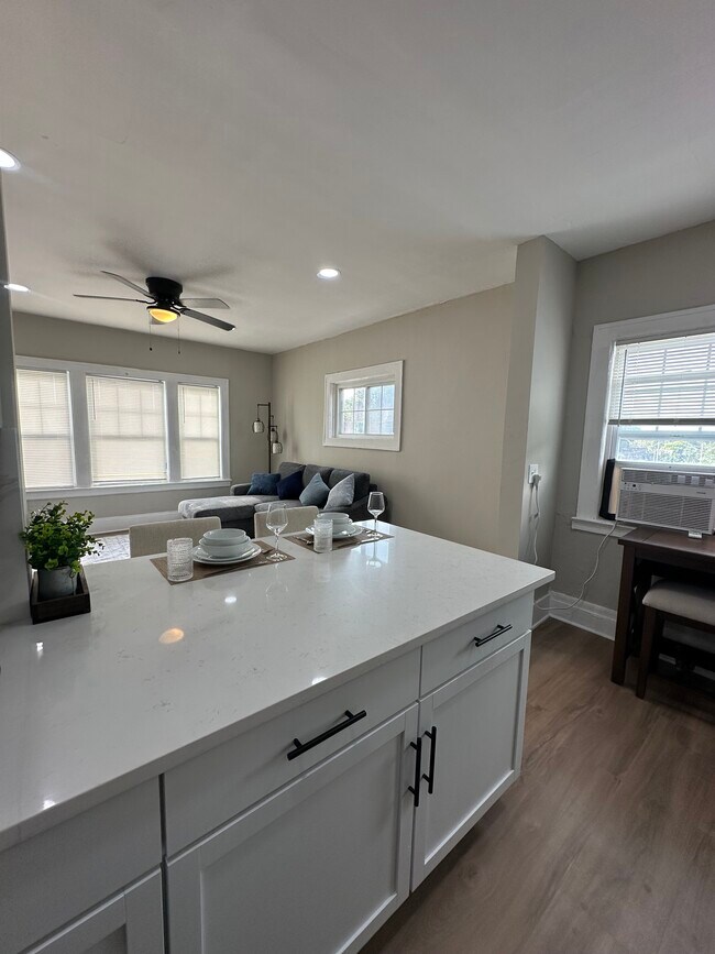 Foto del edificio - 1847 E 87th St