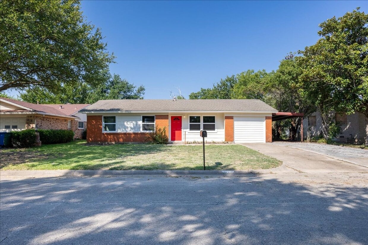 Foto principal - 103 Hillcrest Dr