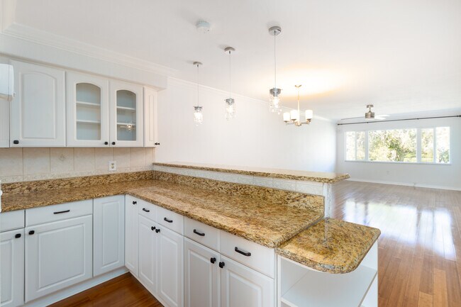 Entrada a la cocina - 4550 Overlook Dr NE