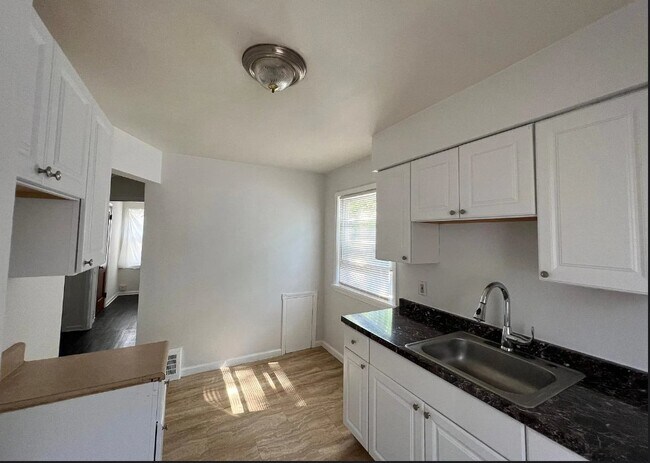Foto del edificio - 4701 W 149th St