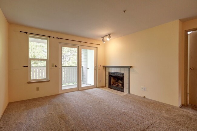 Photo - 901 Sunset Blvd NE # D213 Apartment