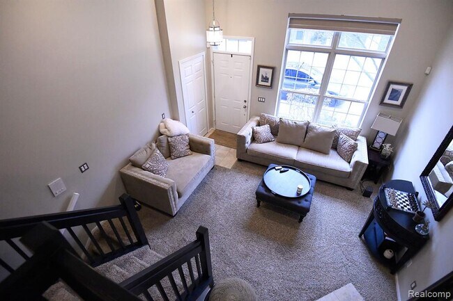 Foto del edificio - 22173 W Village Dr