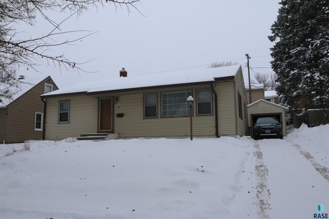 Building Photo - 1905 S Western Ave