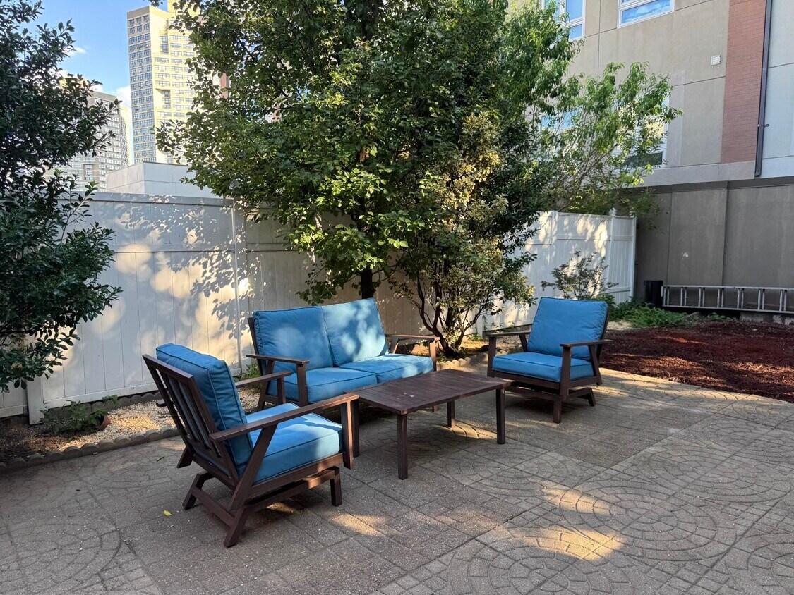 Foto principal - 69 70th St