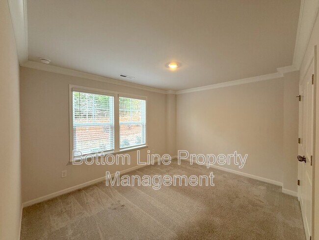 Foto del edificio - 7025 Running Spg Dr