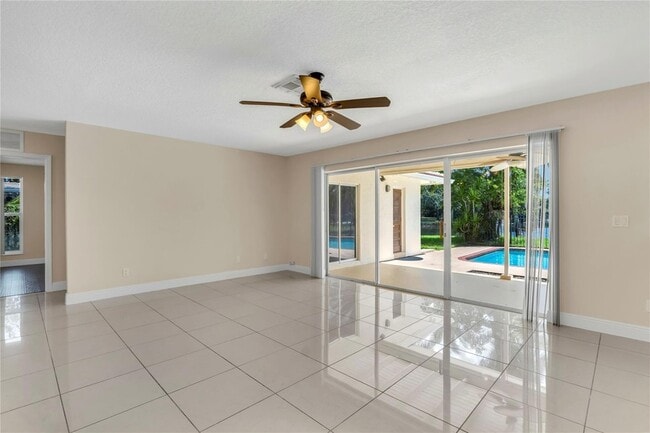 Foto del edificio - 8592 NW 7th St