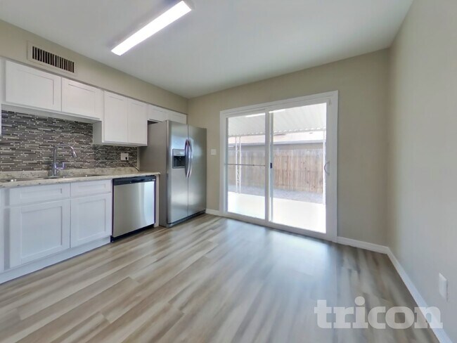 Foto del edificio - 1205 E Grove Cir