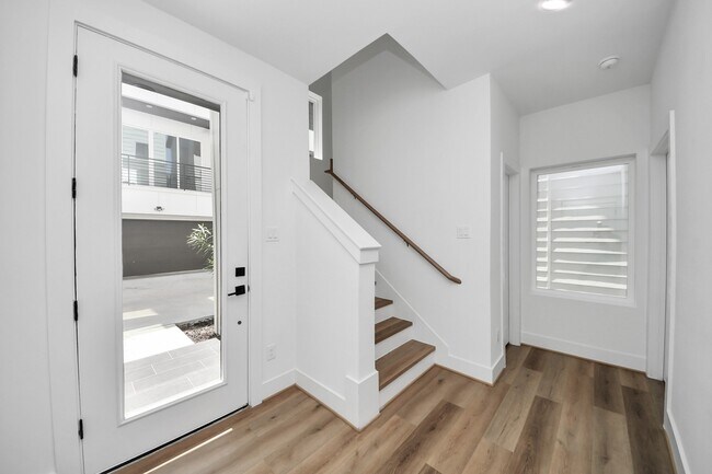 Foto del edificio - 3215 Ennis St