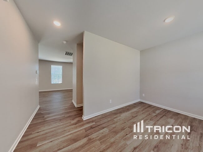 Building Photo - 2559 Wallingford Rd NE
