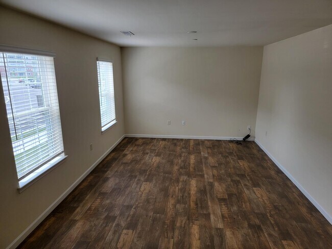 Foto del edificio - 726 Farmwood Ln