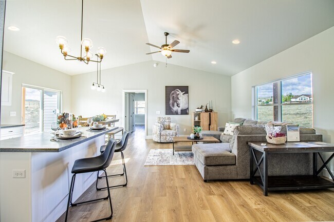 Building Photo - 1300 Mahalo Ln