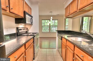 Building Photo - 1702 Ascot Way