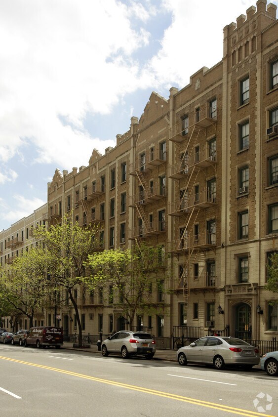 524 a 79th E St - 524 E 79th St