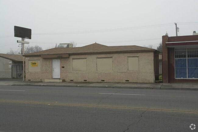 Foto del edificio - 3030 E Olive Ave