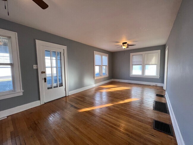Building Photo - Two bedroom one bath house ready for rent....