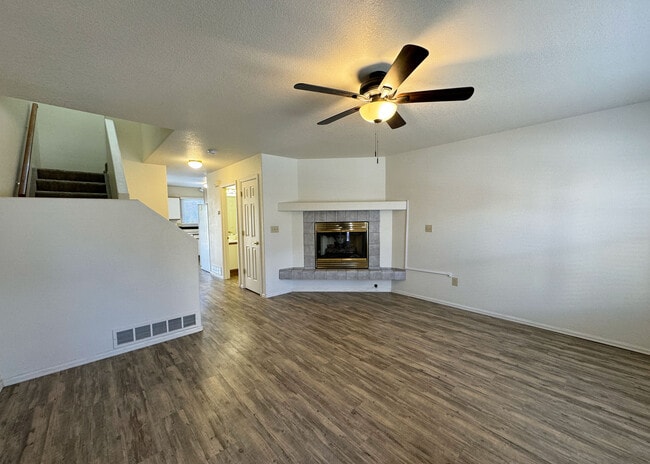 Foto del edificio - 6913 Yellowpine Dr