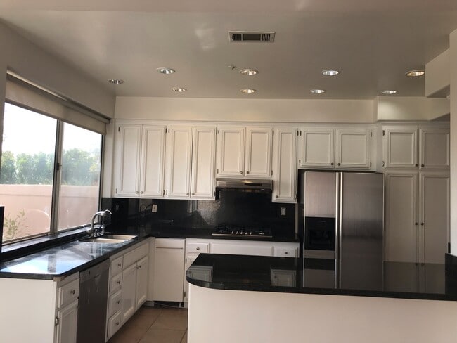 Building Photo - 1914 Caminito del Pilar