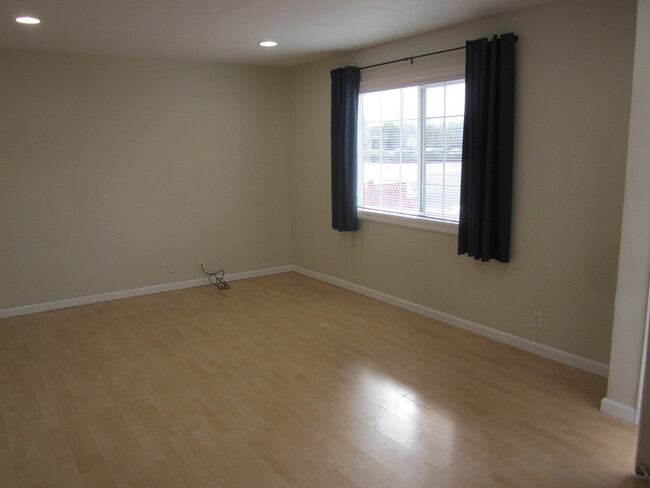 Foto del edificio - 1351 Scott Blvd