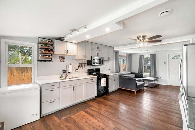 Foto del edificio - 2303 Sweetbriar Ave