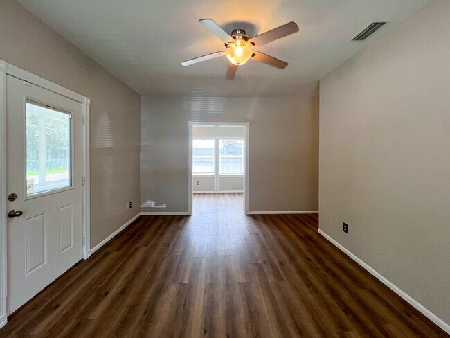 Foto del edificio - Pet Friendly 2BR/2BA + Flex Space on Doubl...