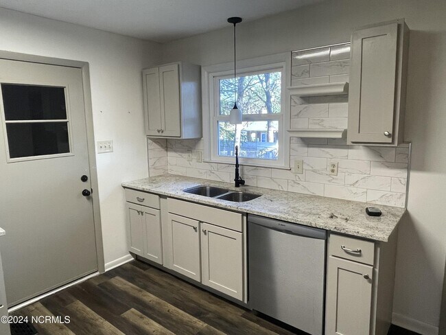Building Photo - 3332 Redfox Rd