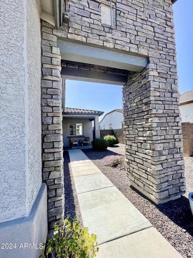 Building Photo - 17243 W Echo Ln