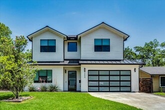 Building Photo - 3004 Hunt Trail