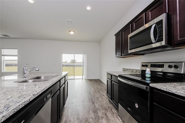 Foto del edificio - 126 Hidden Lk Lp