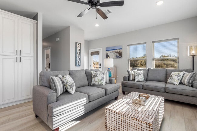 Building Photo - 135 Brady Dr