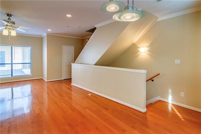 Building Photo - 2407 Stutz Dr