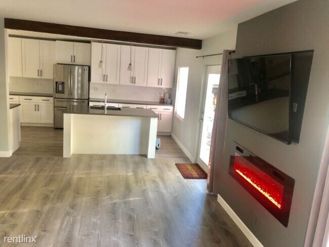 Building Photo - 4 br, 3 bath House - 1769 Rogers Ave