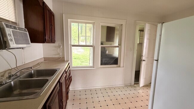 Foto del edificio - 609 N Oklahoma Ave