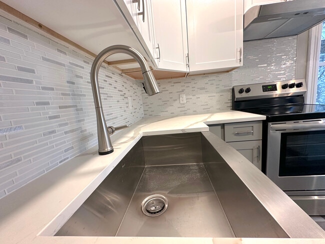 Building Photo - 152 Grand St