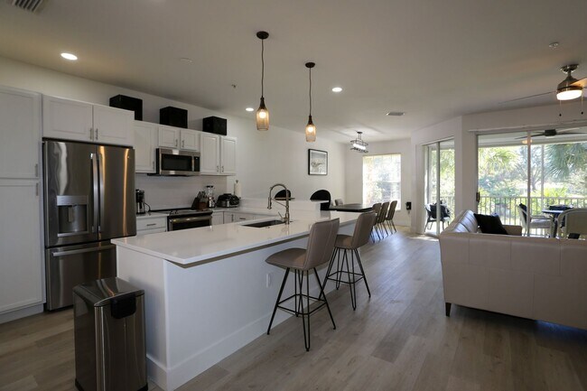 Building Photo - ***PELICAN MARSH***FURNISHED SEASONAL RENTAL***3 BED/2 BATH CONDO***GOLF COURSE VIEW*