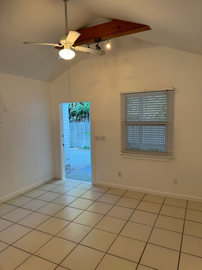 Building Photo - 922 Eaton St