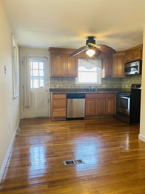 Foto del edificio - 37 Moreland Ave