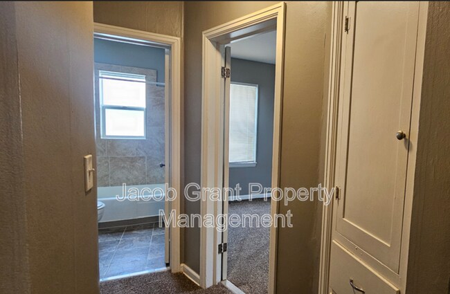 Building Photo - 348 Basalt St