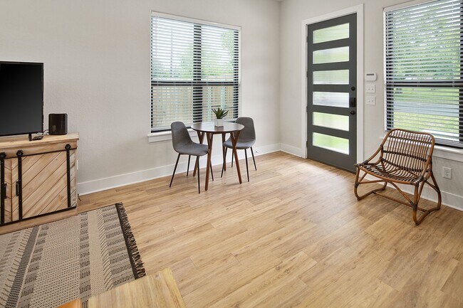 Building Photo - Available late February!! Gorgeous 1/1 in ...