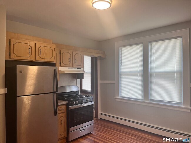 Building Photo - 460 Anson St