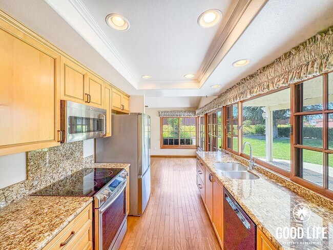 Foto del edificio - Spacious 3BD/2BA Home in Rancho Bernardo with Large Backyard w/ Garden Beds & 2-Car Garage