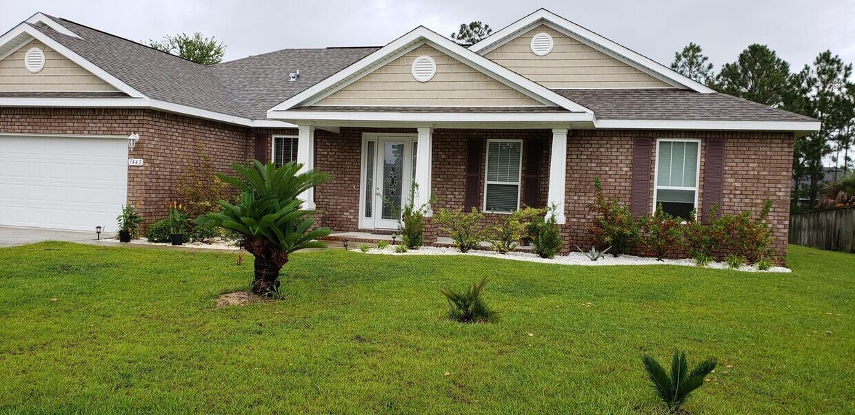 Foto principal - 7442 Manatee St