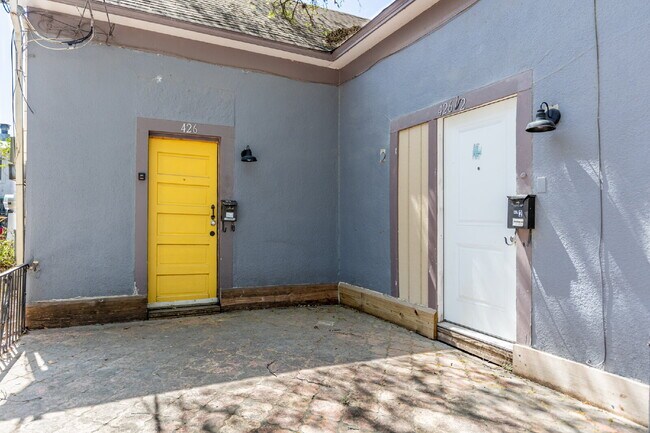 Foto del edificio - 426 W Woodlawn Ave