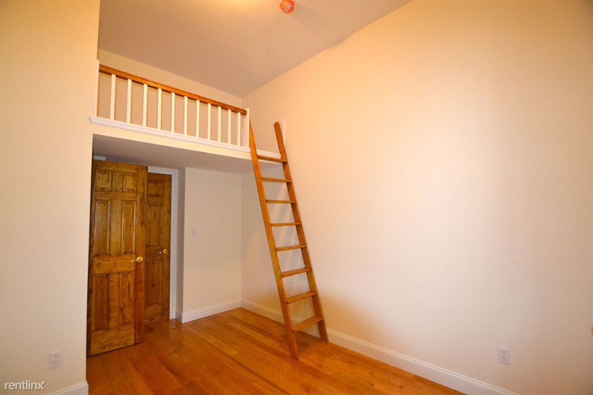 Building Photo - 116 W 74th St