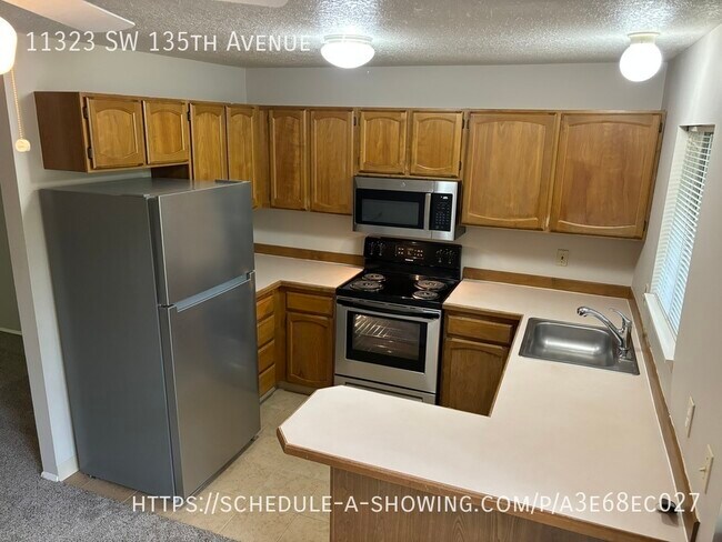 Foto del edificio - 3BD 2BA 1200 sqft w/ GARAGE, WD hook up, w...