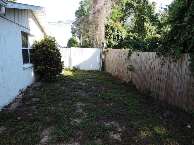 Foto del edificio - 7621 Heather St