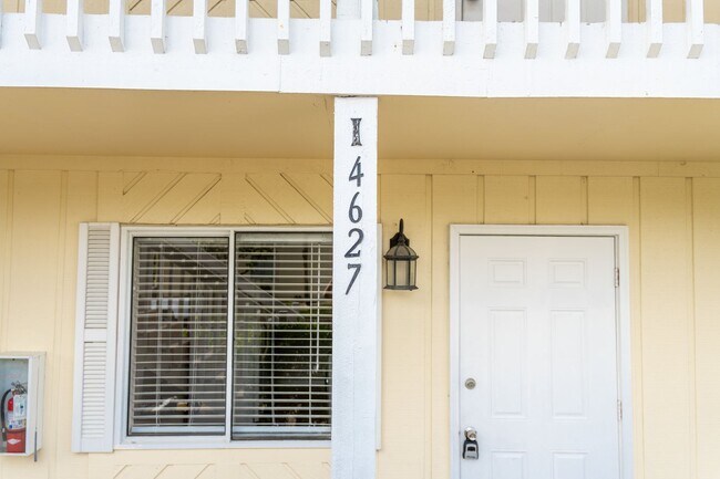 Building Photo - 4627 Bayshore Dr